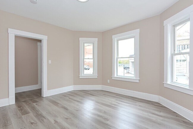 Building Photo - 78 Boisvert St