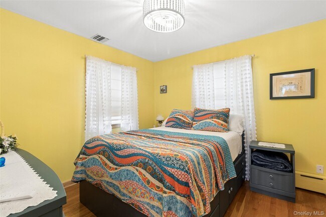 Building Photo - 1050 Pine Ave