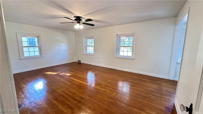 Building Photo - 1271 Hereford Rd