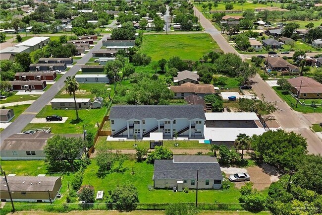 Building Photo - 418 N 3rd St