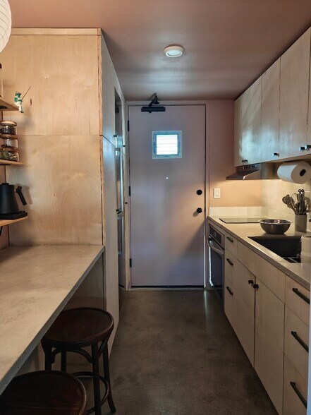 Building Photo - 1419 Dominis St