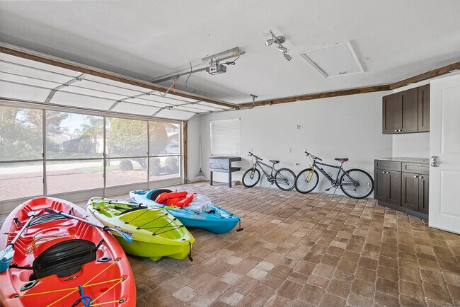 Building Photo - 13 Cleveland Ct