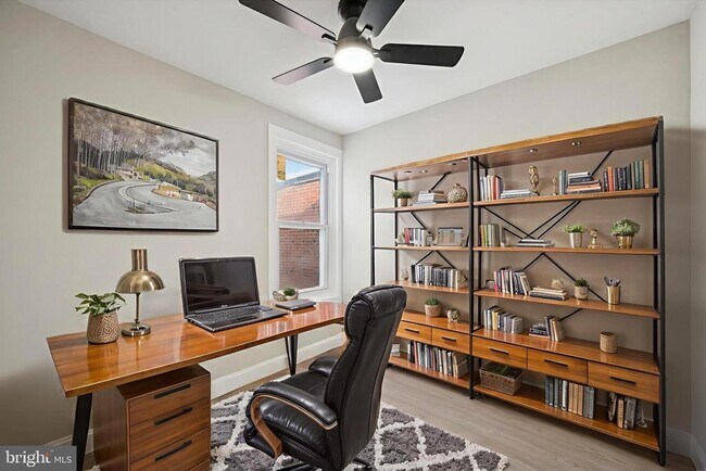 Building Photo - 2165 Conlyn St