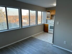 Building Photo - 6640 Pearl Rd