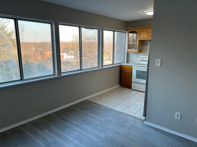 Building Photo - 6640 Pearl Rd