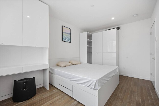 Building Photo - 2491 Ocean Ave