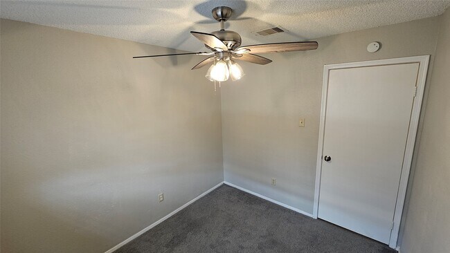 Building Photo - 5210 Russelville Rd