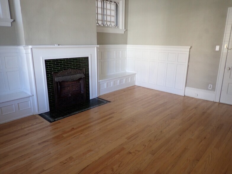 Building Photo - 2975 N Bremen St