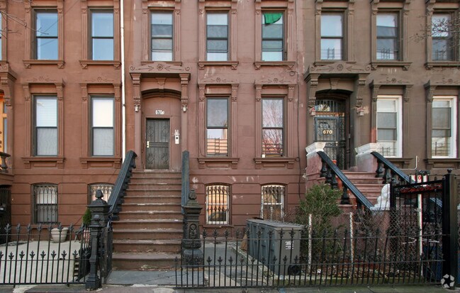 Entrance - 670A Greene Ave