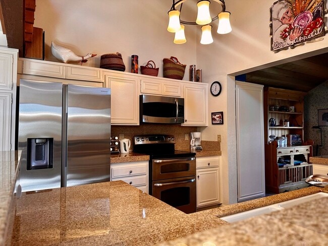 Building Photo - Stunning 3-Bedroom + Loft, 2.5-Bathroom Retreat in Snowcreek – $6,500/Month + Utilities
