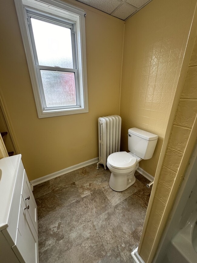 Building Photo - 906 Gompers Ave