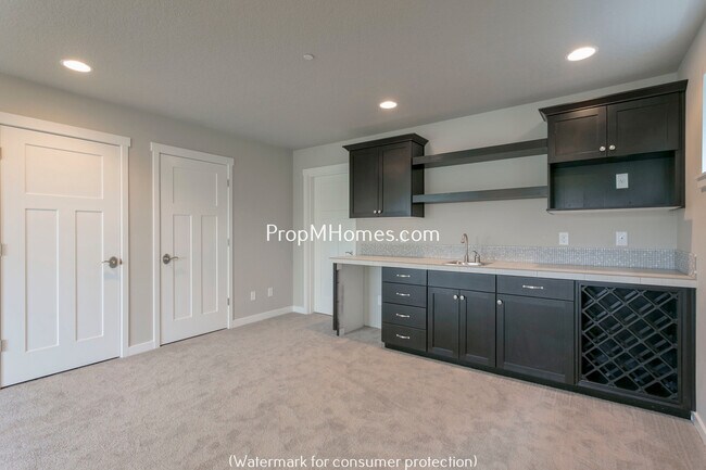 Building Photo - Beautiful Three Bedroom Row Home In Highly Desired Villebois Community!