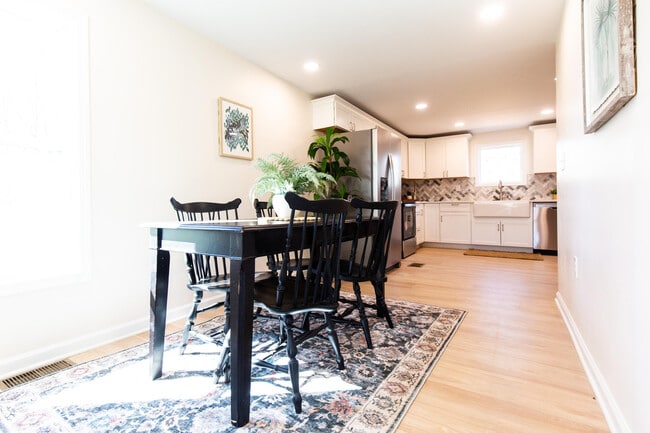 Building Photo - 942 Hawkins - Cummins Rd