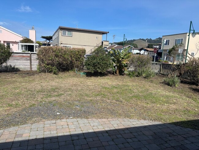 Building Photo - Charming 2 Bedroom Ranch Style