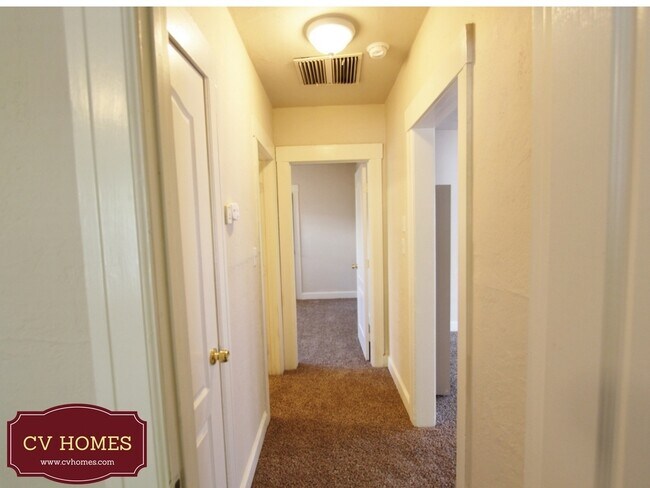 Building Photo - 980 N Broadway St