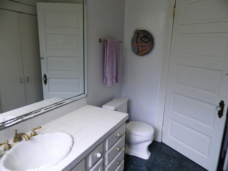 Building Photo - 6021 Coliseum St