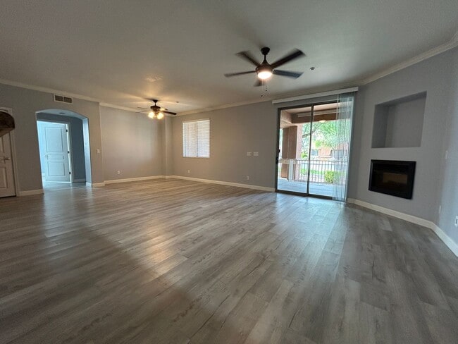 Building Photo - 955 E Knox Rd