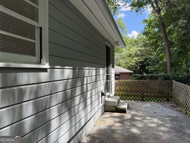 Building Photo - 204 Mathews Cir SE