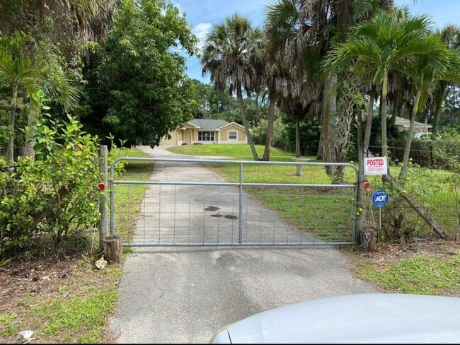 Building Photo - 580 5th St SW