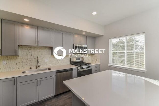 Building Photo - 4 Bedroom Pet-Friendly Home in Colorado Sp...