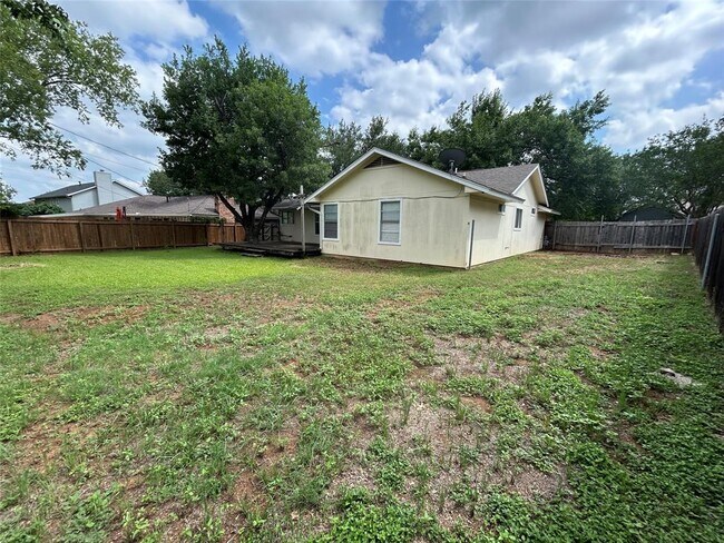 Building Photo - 3902 Beaconsdale Dr
