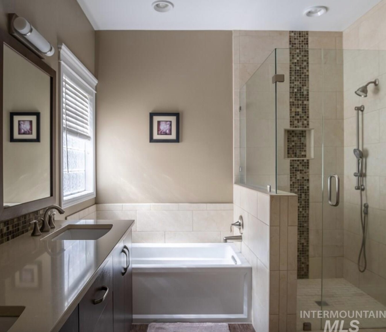 Building Photo - 218 S Parkinson Pl