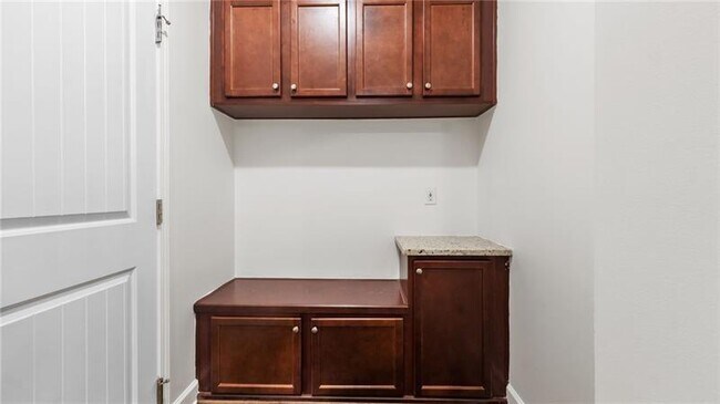 Building Photo - 2040 Bloomfield Ct