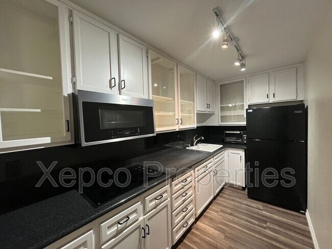 Building Photo - 2821 Los Felices Cir W