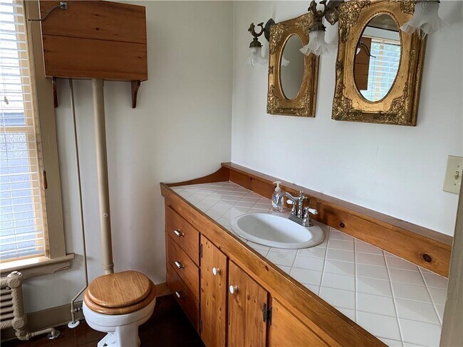 Building Photo - 47 Mill St