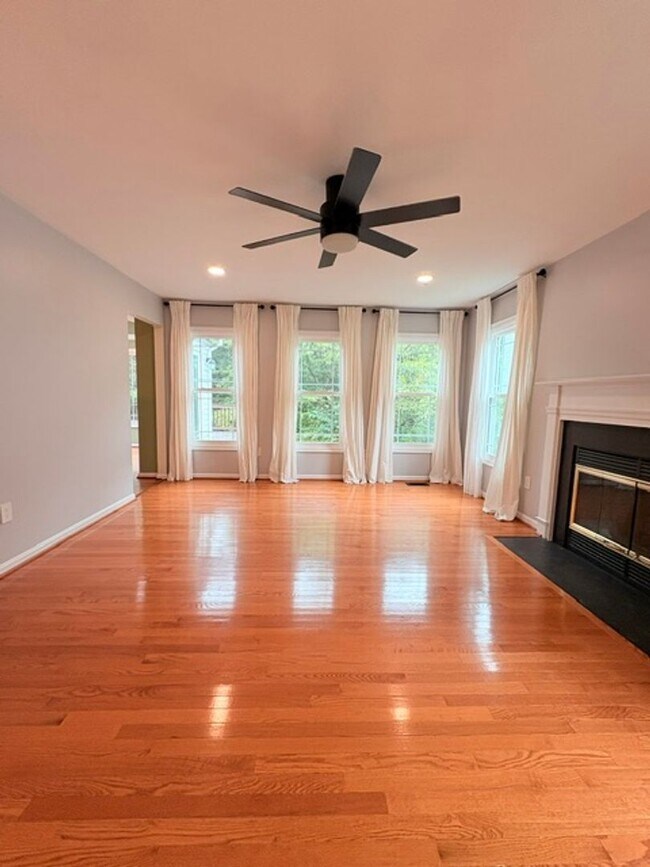 Building Photo - 18514 Gingerbread Ln