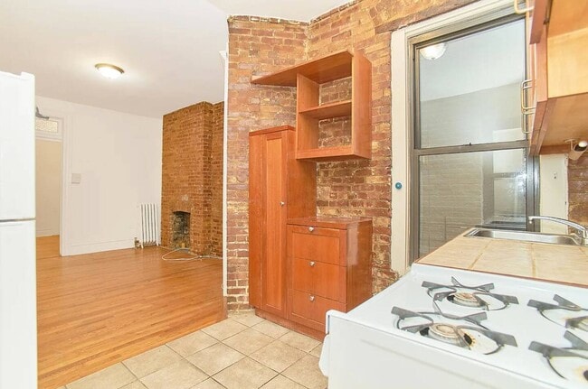 Building Photo - 152 W 73rd St