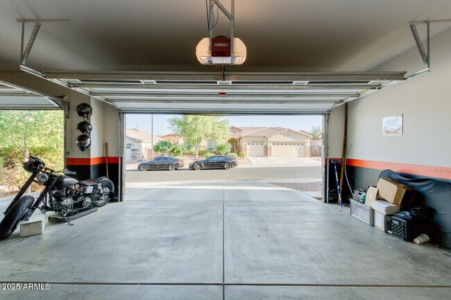 Building Photo - 18472 W Desert Ln