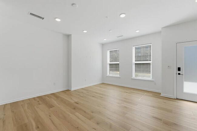 Building Photo - 400 Willow St