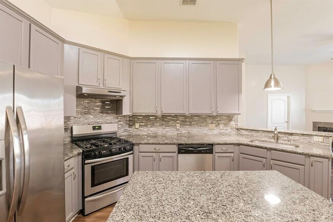 Building Photo - 28702 Hidden Cove Dr