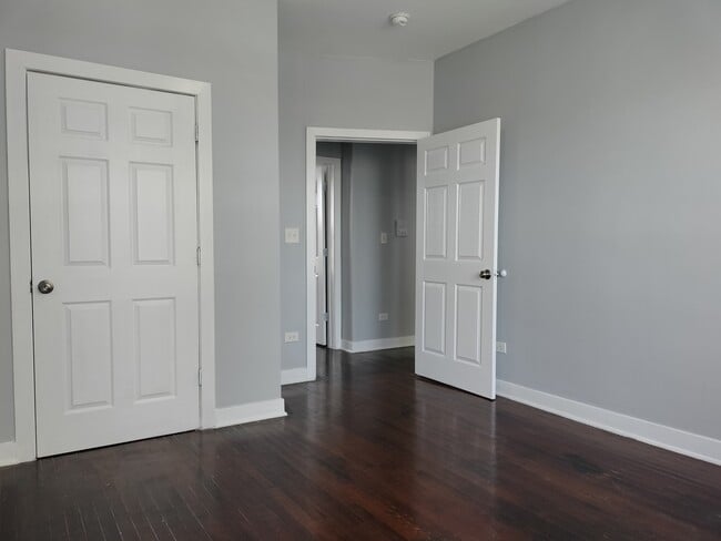 Building Photo - 1413 W 66th St