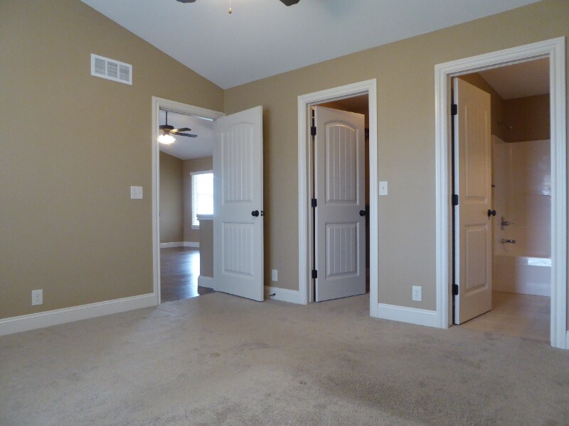 Building Photo - 5912 N Millsboro St