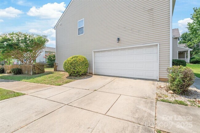 Building Photo - 7001 Dacian Ln