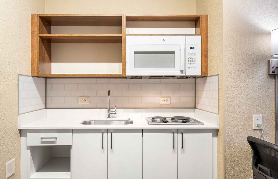 Building Photo - Furnished Studio-Fort Lauderdale - Cypress Creek - Park North