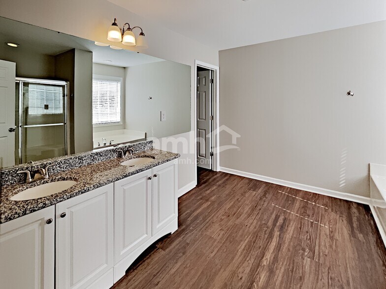 Building Photo - 222 Mott Rd