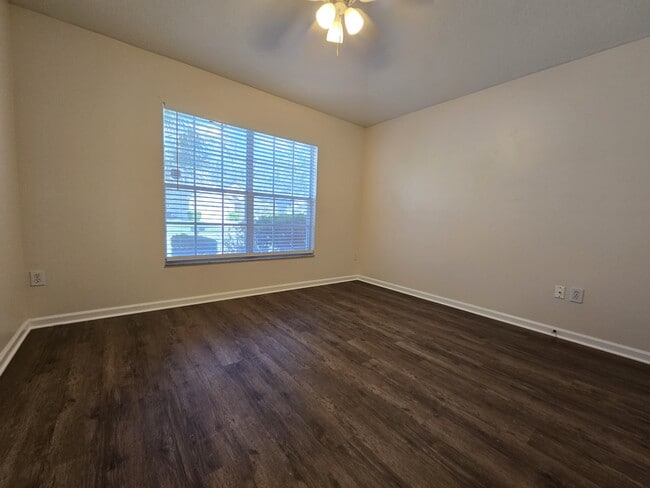 Building Photo - 3126 Stonehurst Cir