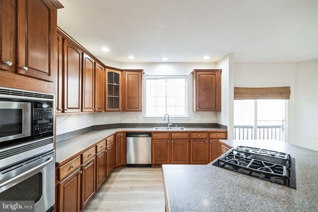 Building Photo - 215 Kemper Ct