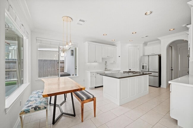 Building Photo - 2206 Summer Blossom Ln