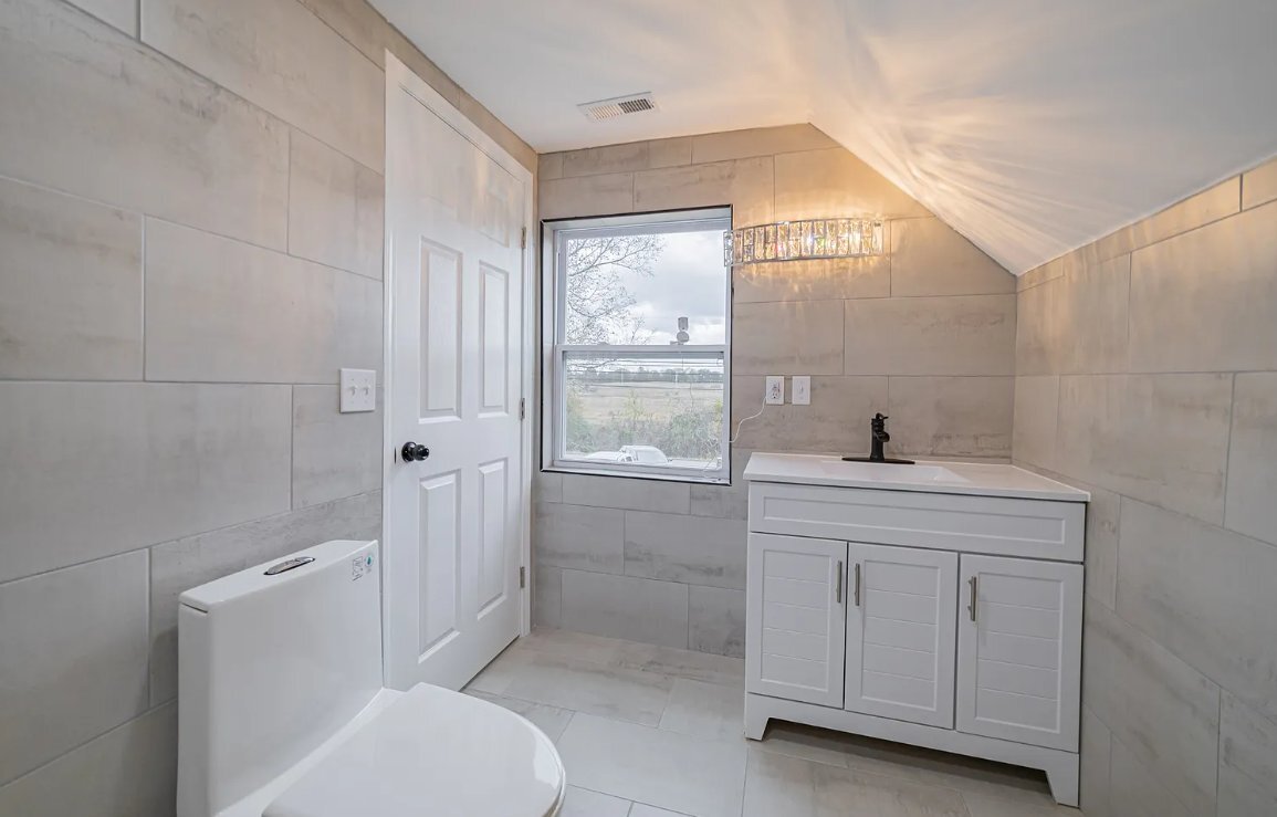 Building Photo - 830 Market St