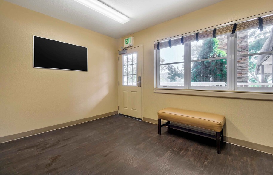 Building Photo - Furnished Studio-Seattle - Tukwila