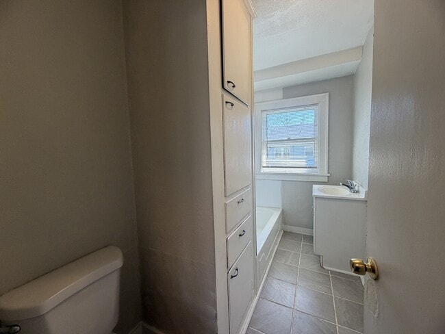 Building Photo - 5801 Wabash Ave