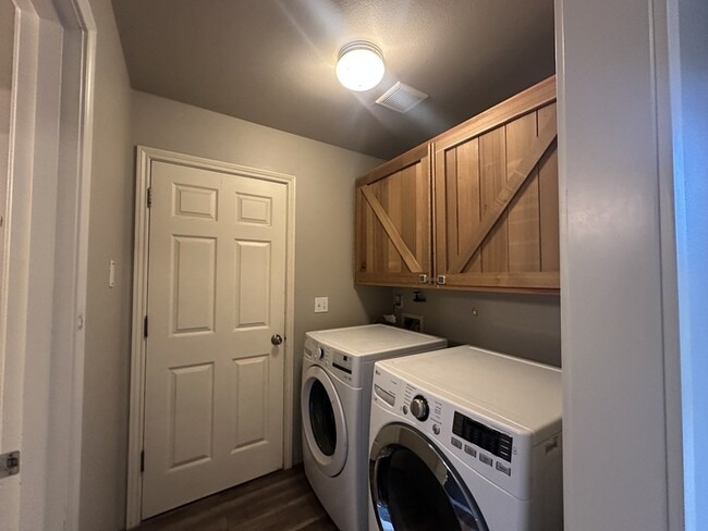 Building Photo - 24574 SW Ladd Hill Rd