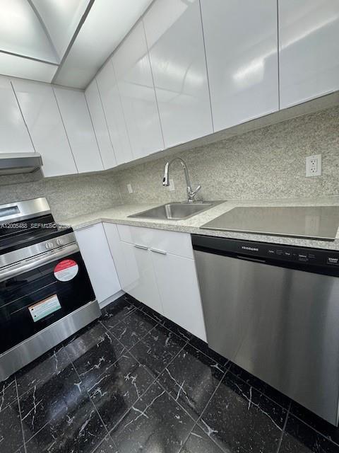 Building Photo - 2425 NE 135th St