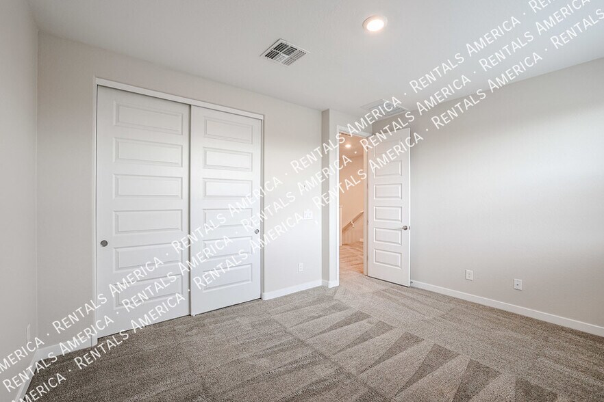 Building Photo - 1103 E Newland Dr