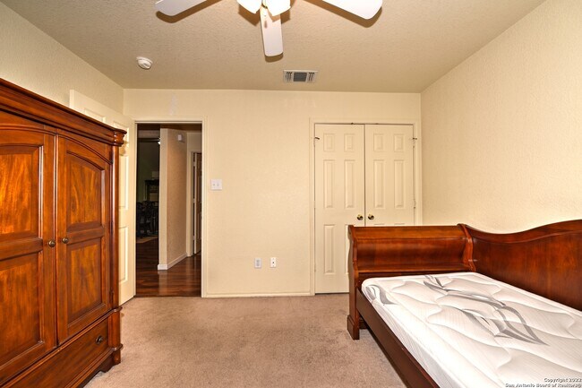 Building Photo - 3202 Eisenhauer Rd