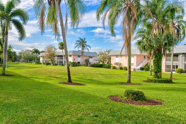 Building Photo - 18081 SE Country Club Dr
